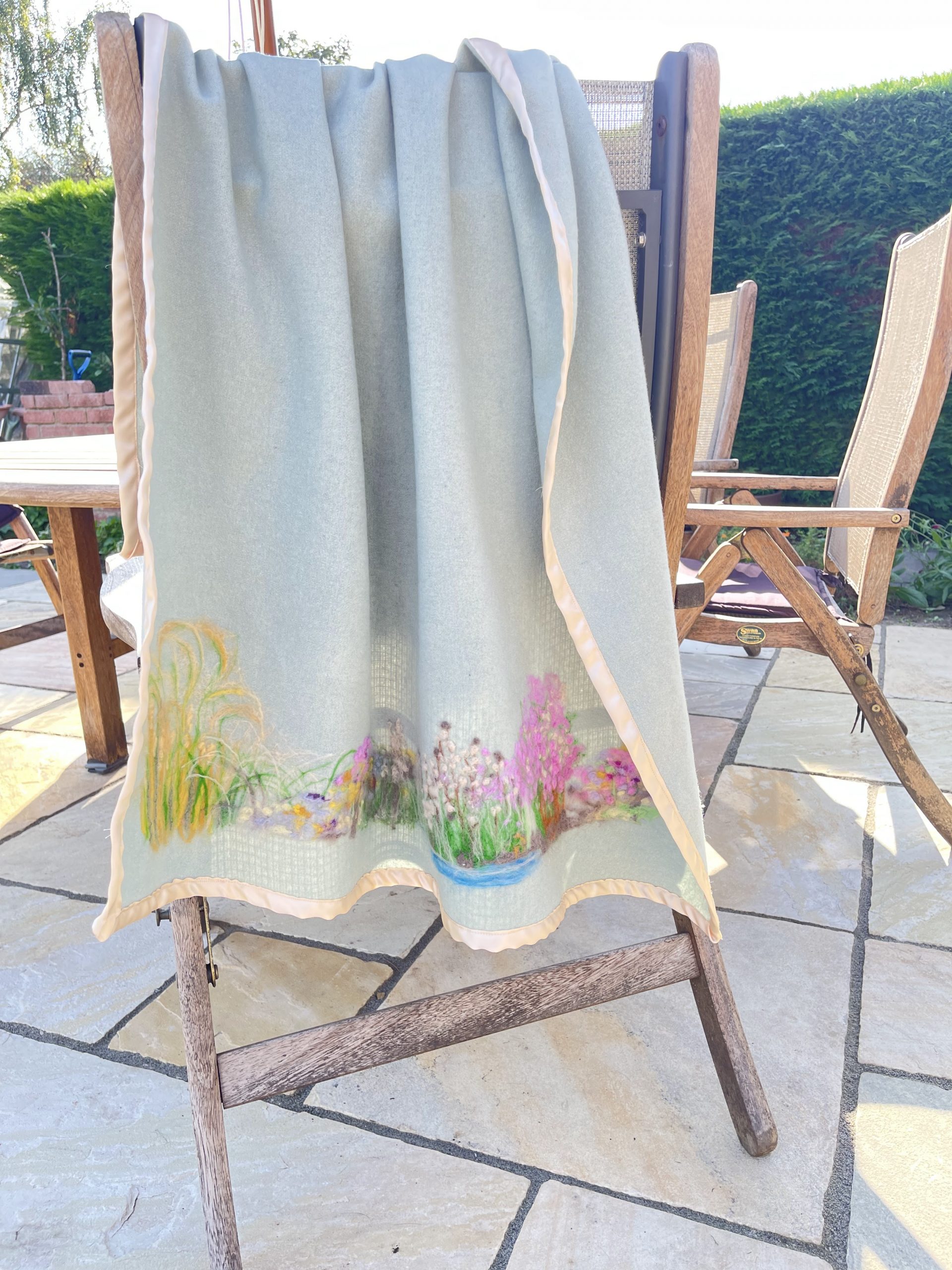 100% woollen blanket with a unique design - Image 3