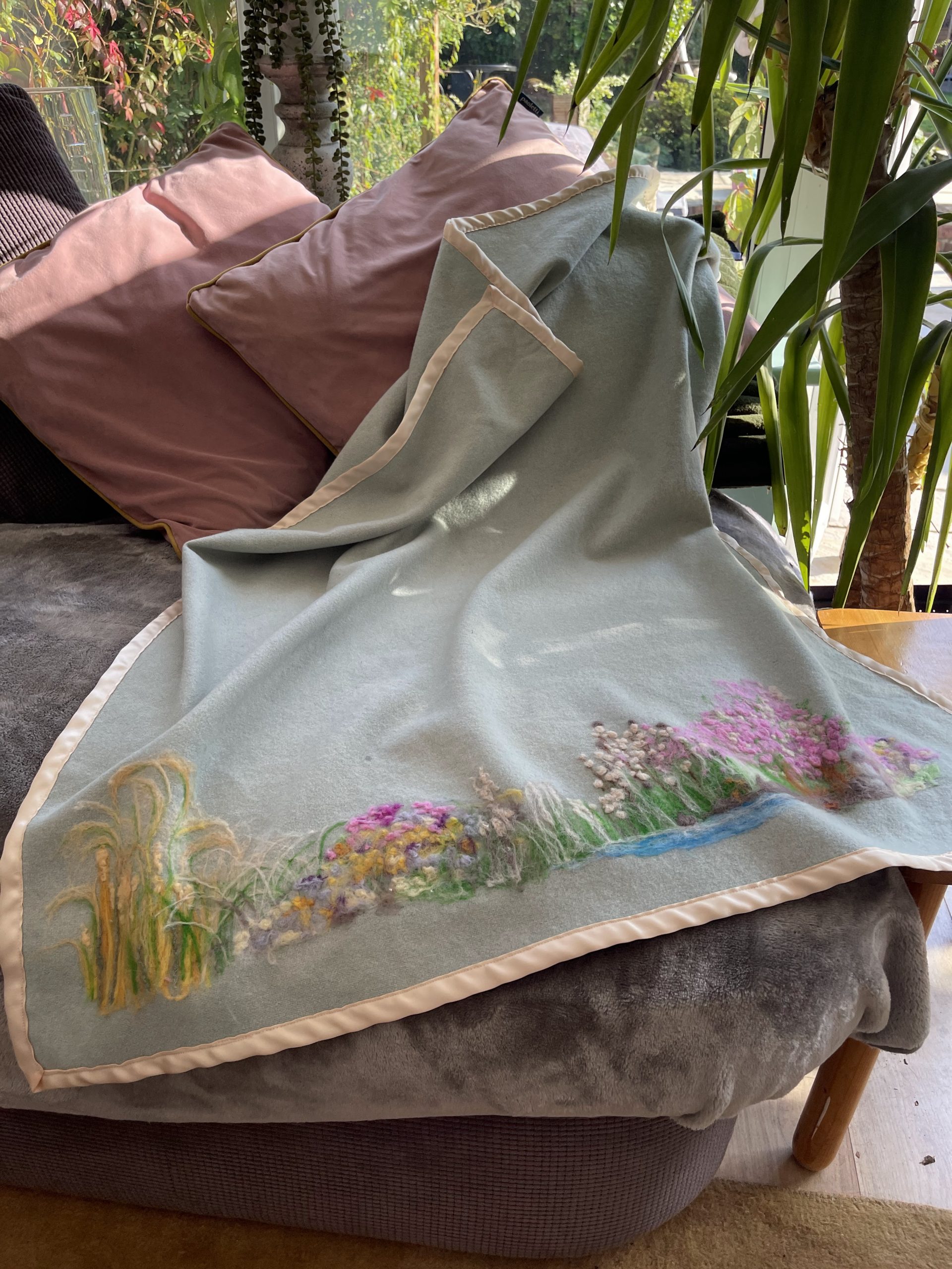 100% woollen blanket with a unique design - Image 2