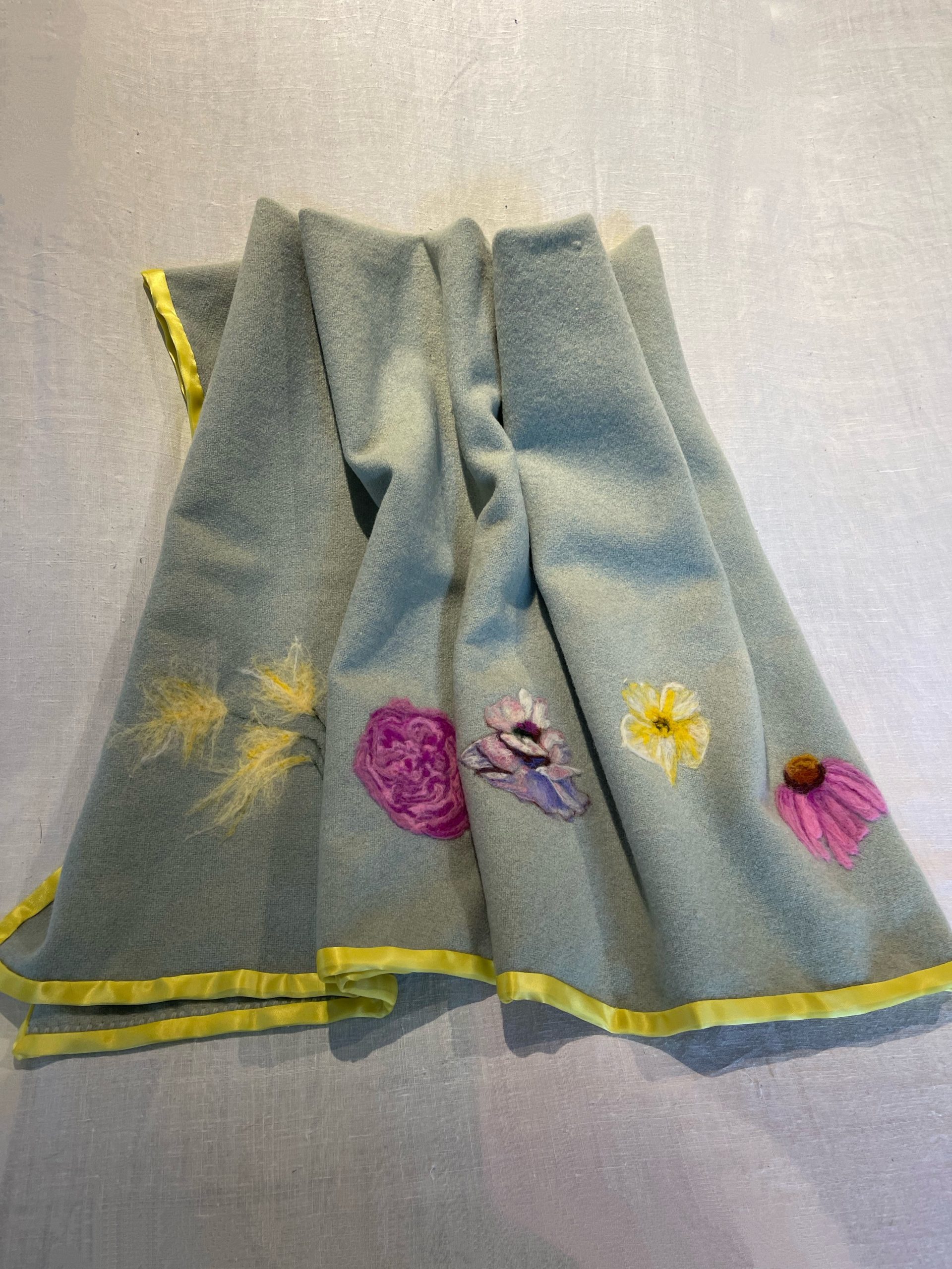 100% Woollen blanket with a unique design - Image 2
