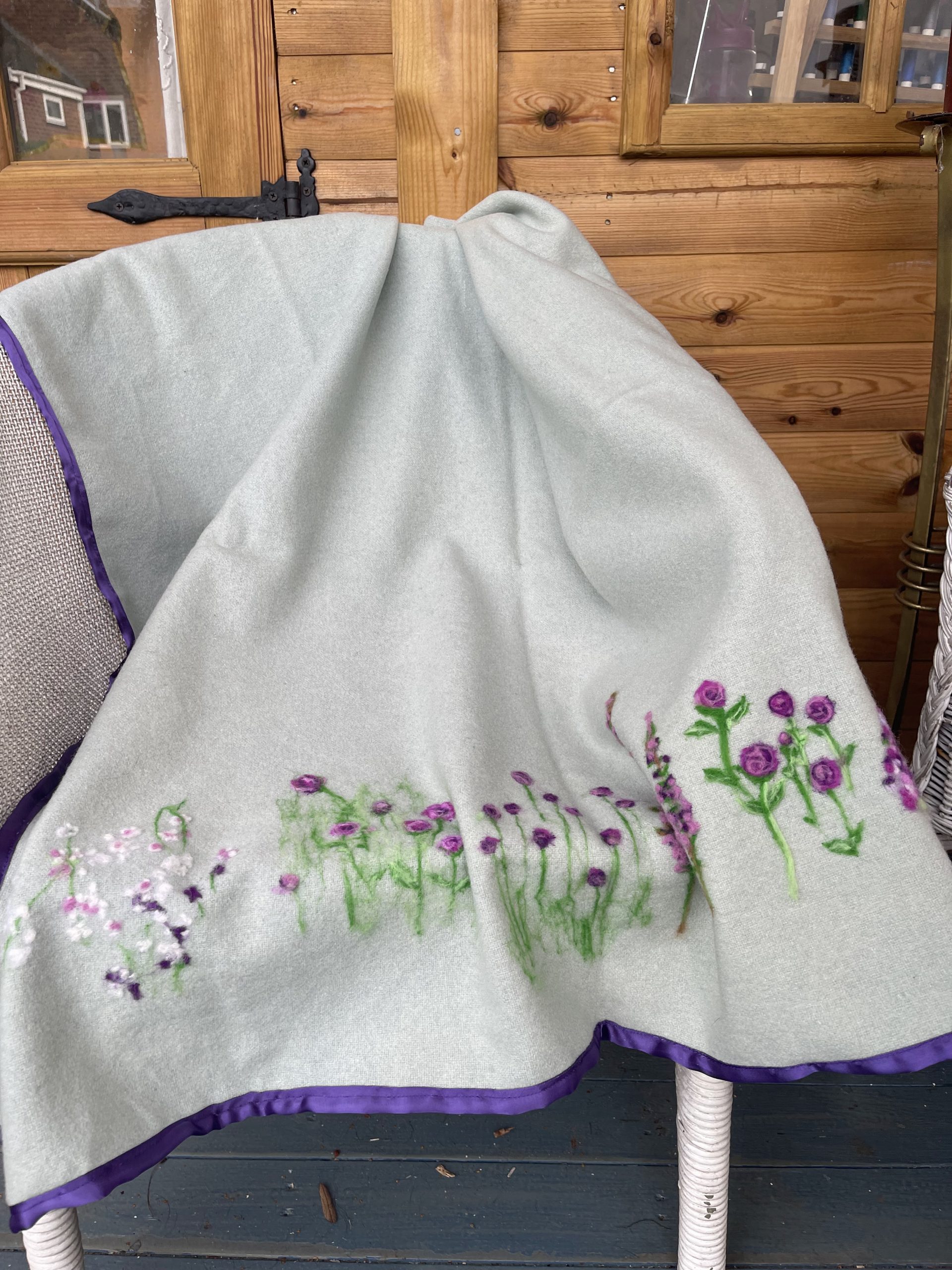 100% woollen blanket with a unique design - Image 3