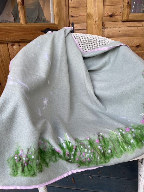 100% woollen blanket with a unique design - Image 2
