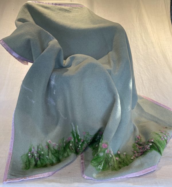 100% woollen blanket with a unique design - Image 8